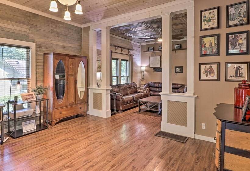 Country Chic Cotter Home W/ Outdoor Living Space!