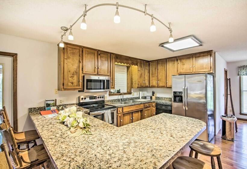 Country Home W/ Fire Pit: 40 Mi To Nashville!