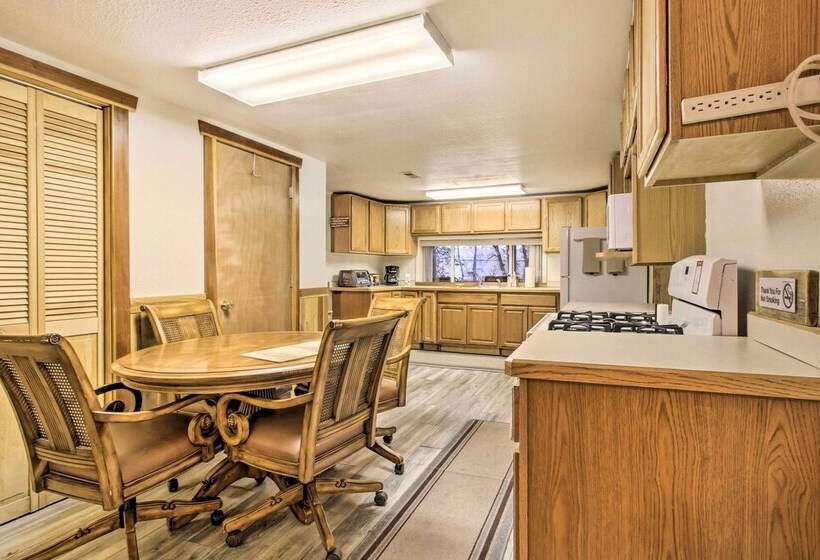 Cozy Augusta Cabin W/ Furnished Deck & Grill!