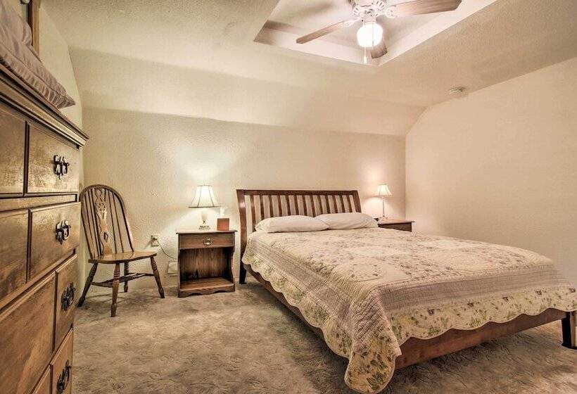 Cozy Augusta Cabin W/ Furnished Deck & Grill!