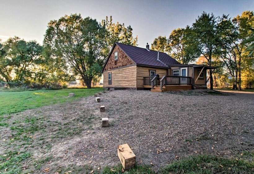 Cozy Augusta Cabin W/ Furnished Deck & Grill!