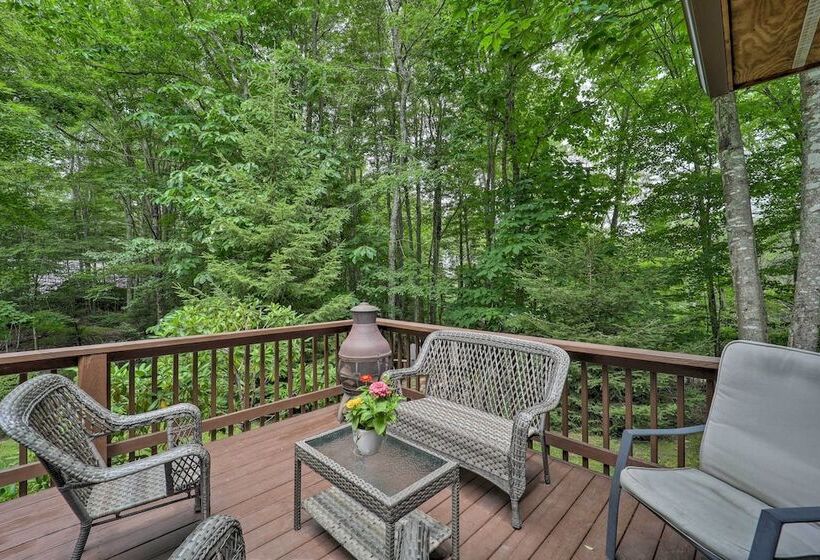 2 Decks & Fire Pit: Scenic Beech Mountain Retreat!