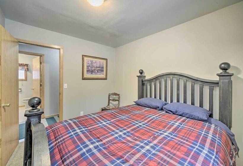 Cozy Birchwood Retreat On Utv Trail W/ Hot Tub!