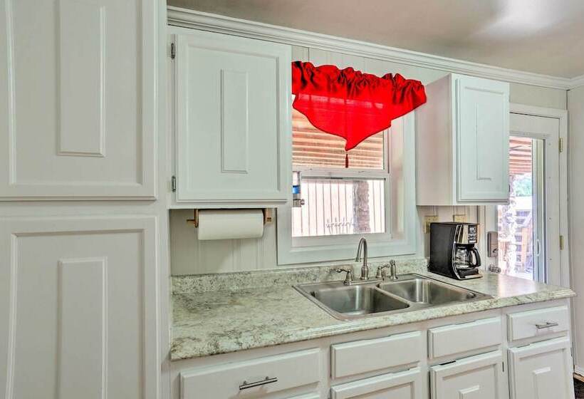 Cozy Black Hills Cabin W/ Deck ~ 3 Mi To Deadwood!