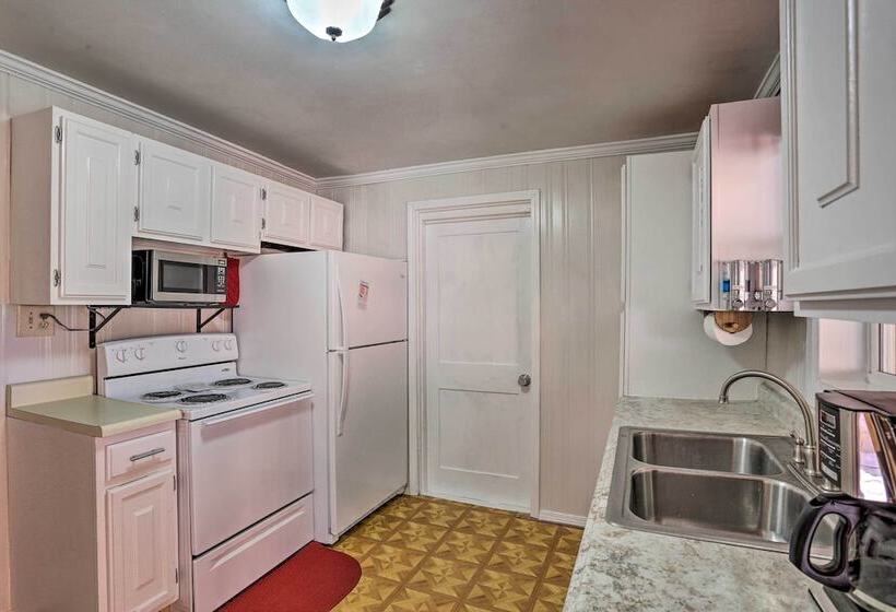 Cozy Black Hills Cabin W/ Deck ~ 3 Mi To Deadwood!