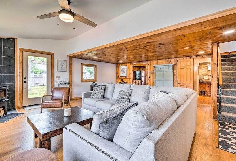 Cozy Castleton Cabin With Fire Pit + Water Access!