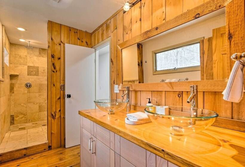 Cozy Castleton Cabin With Fire Pit + Water Access!