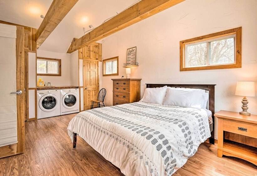 Cozy Castleton Cabin With Fire Pit + Water Access!