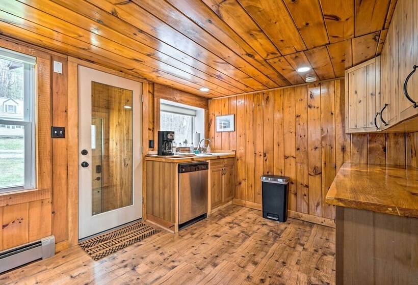 Cozy Castleton Cabin With Fire Pit + Water Access!