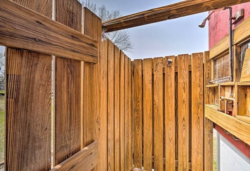 Cozy Castleton Cabin With Fire Pit + Water Access!