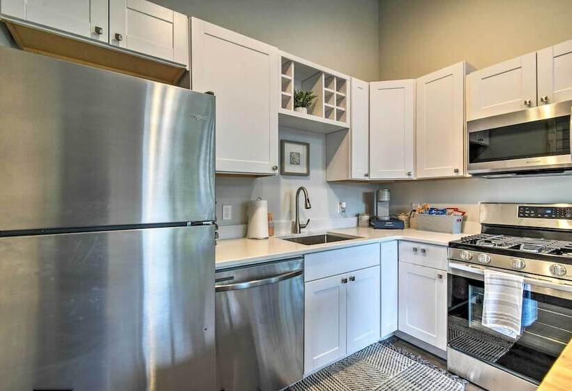 Cozy Cottage On The Coast Near Downtown Westport!