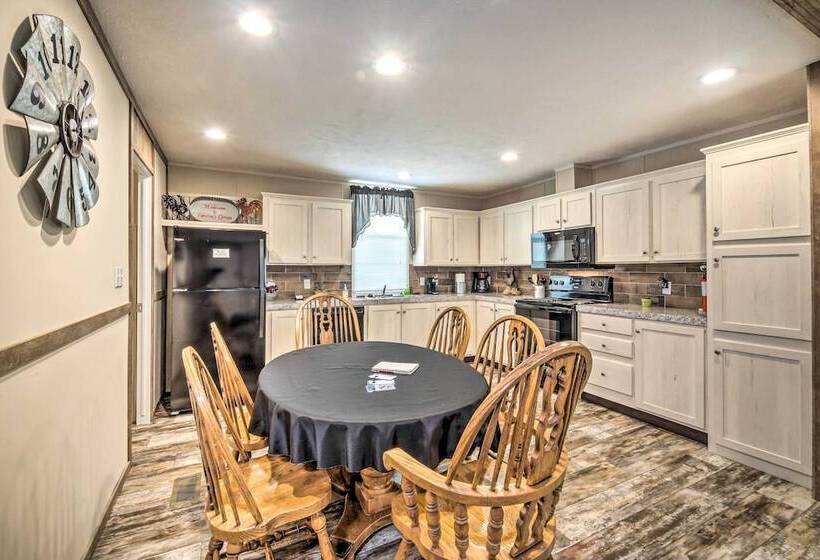 Cozy Hardin Retreat W/ Lake Kentucky View!