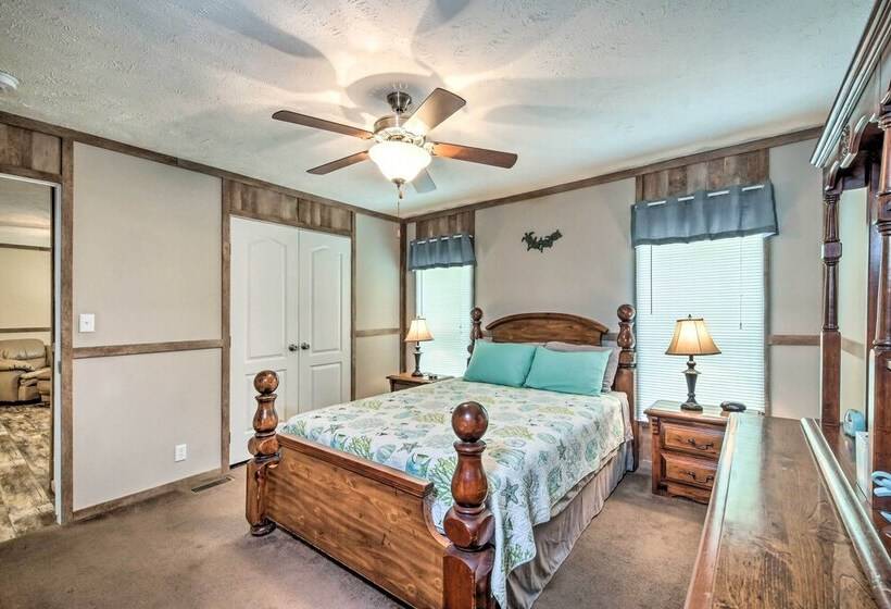 Cozy Hardin Retreat W/ Lake Kentucky View!