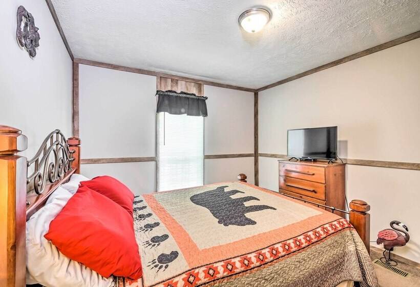 Cozy Hardin Retreat W/ Lake Kentucky View!