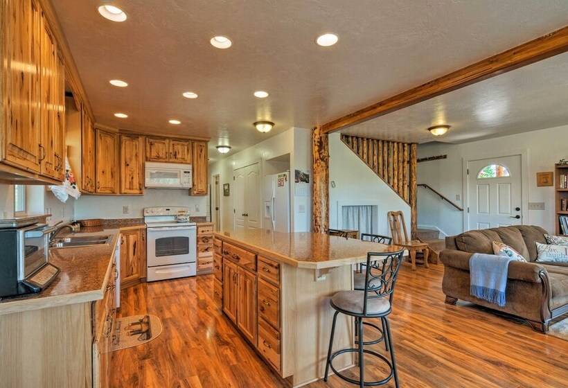 Cozy Henrieville Cabin: 18 Mi To Bryce Canyon Np!