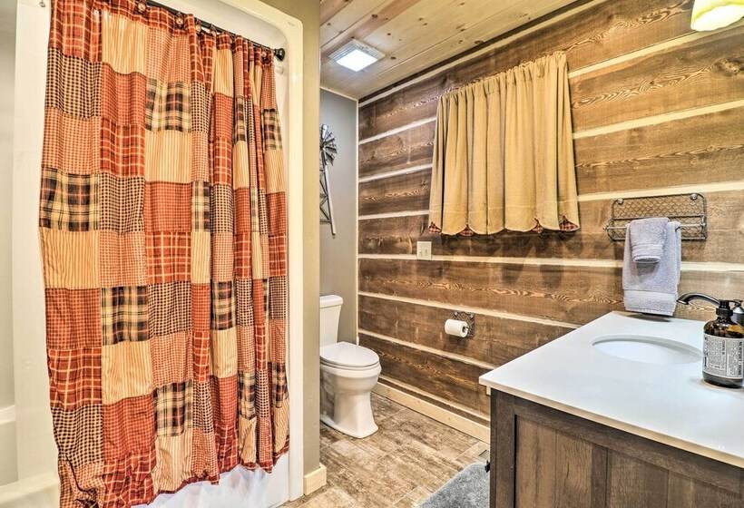 Cozy Homestead Cabin At Base Of Columbia Mountain!