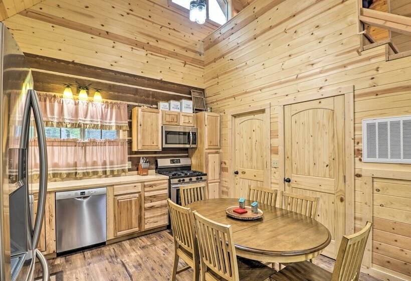 Cozy Homestead Cabin At Base Of Columbia Mountain!