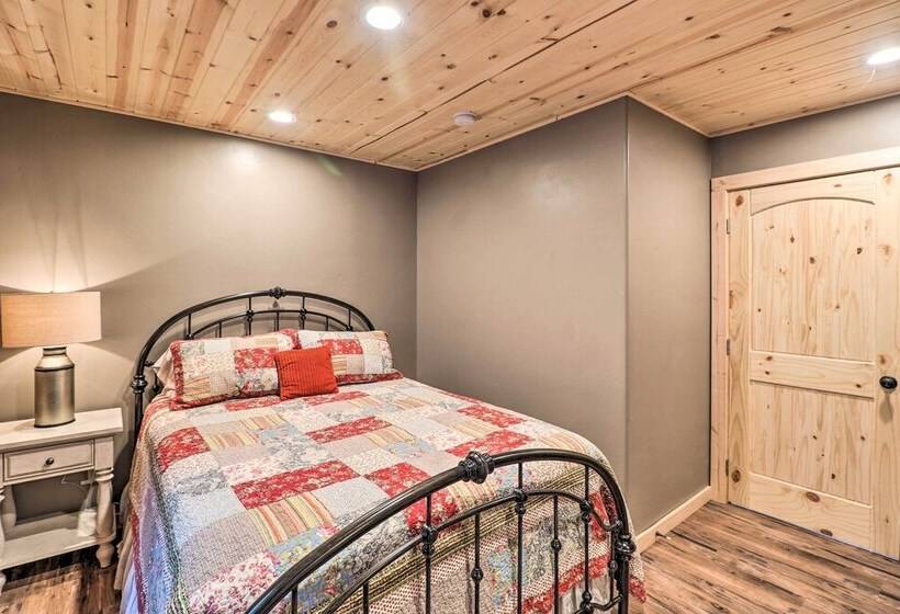 Cozy Homestead Cabin At Base Of Columbia Mountain!