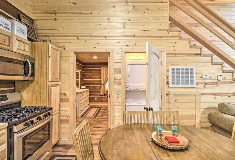 Cozy Homestead Cabin At Base Of Columbia Mountain!