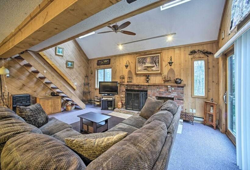 Cozy Mountain Retreat W/ Deck ~ 3 Mi To Mount Snow