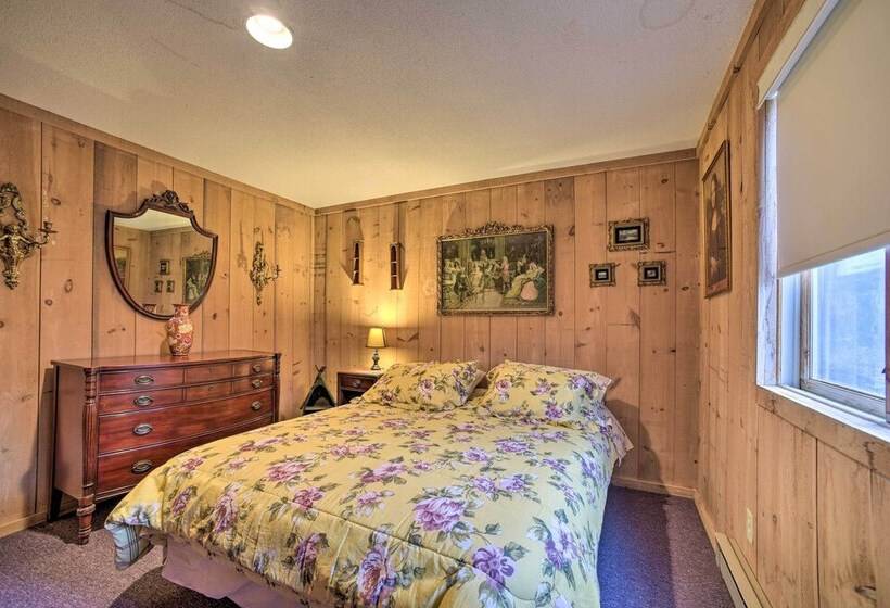 Cozy Mountain Retreat W/ Deck ~ 3 Mi To Mount Snow