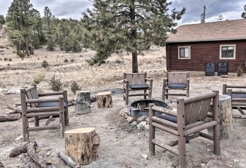 Cozy Heber Overgaard Cabin W/ Fire Pit, Game Room!