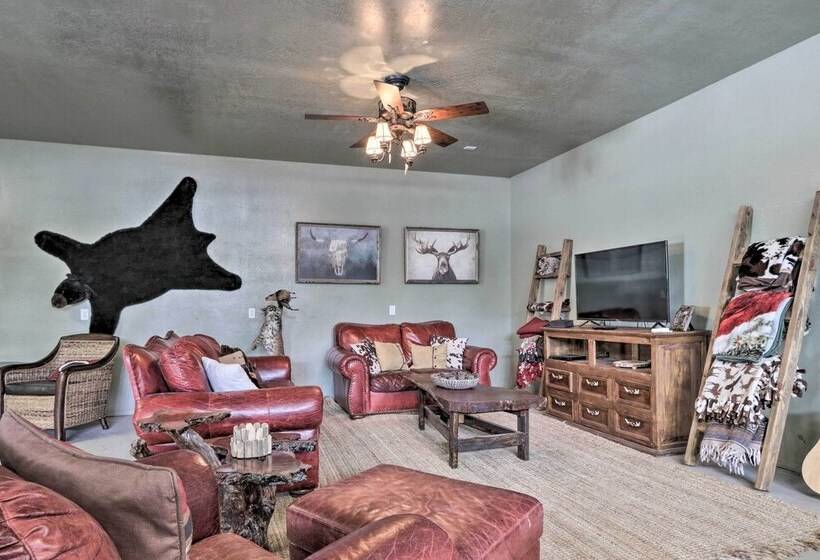 Cozy Heber Overgaard Cabin W/ Fire Pit, Game Room!