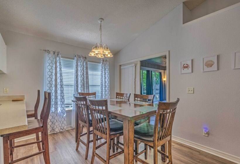 Home 10 Mi To Downtown Pensacola: Pets Welcome!