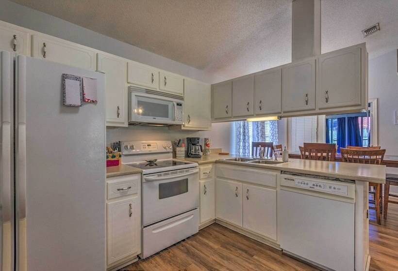 Home 10 Mi To Downtown Pensacola: Pets Welcome!