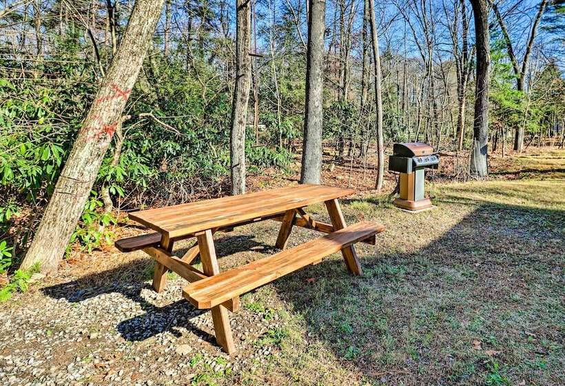 Cozy Tannersville Gem   Ski, Hike, Explore!