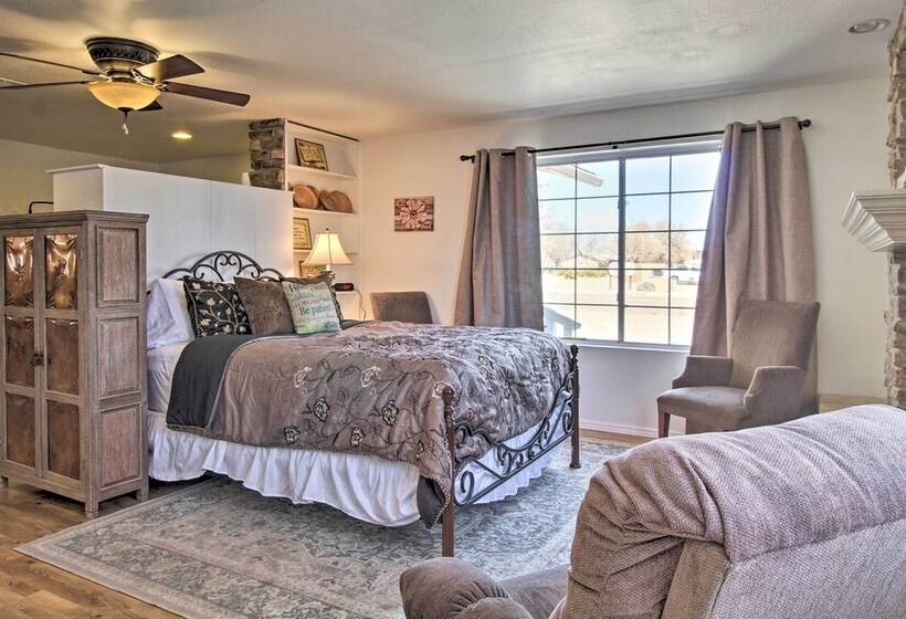 Cozy Taylor Home W/ Fireplace Hiking Nearby