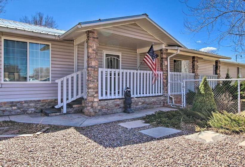 Cozy Taylor Home W/ Fireplace Hiking Nearby