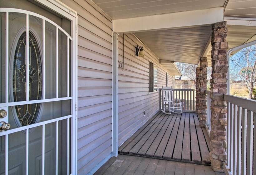 Cozy Taylor Home W/ Fireplace Hiking Nearby