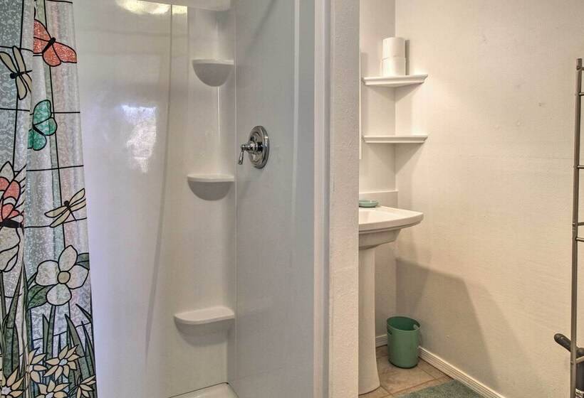 Cozy Taylor Home W/ Fireplace Hiking Nearby