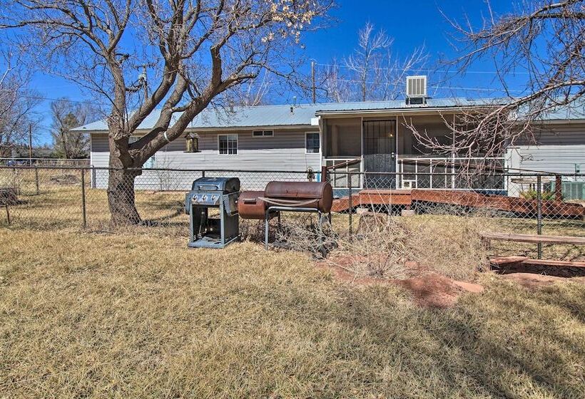 Cozy Taylor Home W/ Fireplace Hiking Nearby