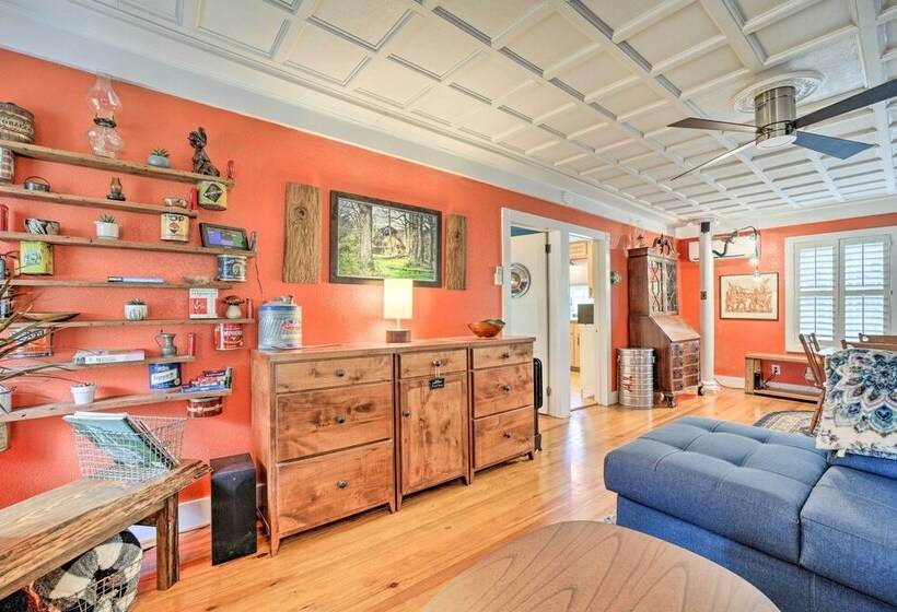 Cozy Wooded Retreat: 2 Mi To Dtwn Brevard!