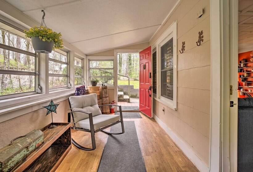 Cozy Wooded Retreat: 2 Mi To Dtwn Brevard!