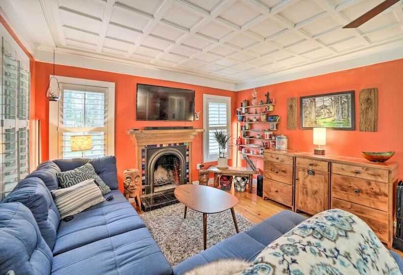 Cozy Wooded Retreat: 2 Mi To Dtwn Brevard!