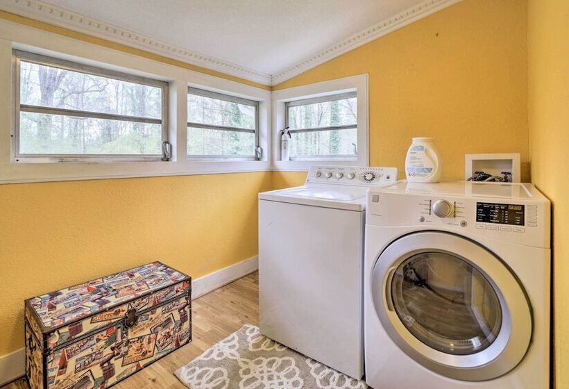 Cozy Wooded Retreat: 2 Mi To Dtwn Brevard!