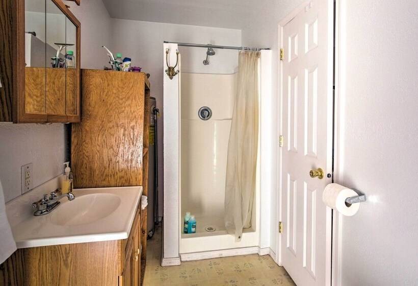 Cozy Yuma Retreat W/ Furnished Patio & Grill!