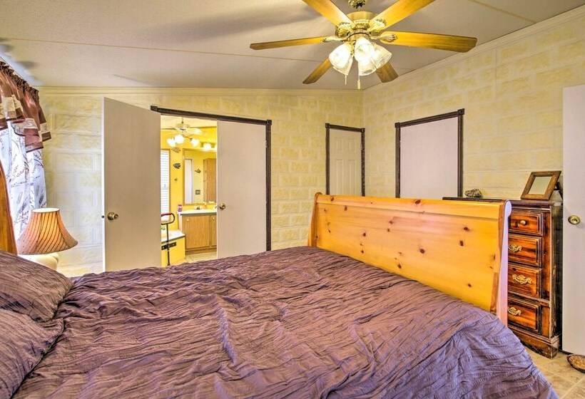 Cozy Yuma Retreat W/ Furnished Patio & Grill!