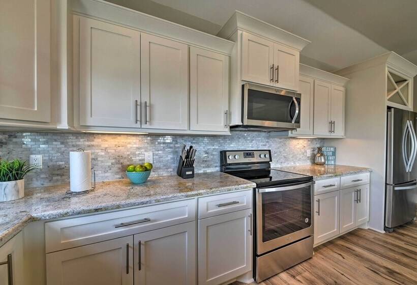 Deck & Ocean Views: Home In Crystal Beach!