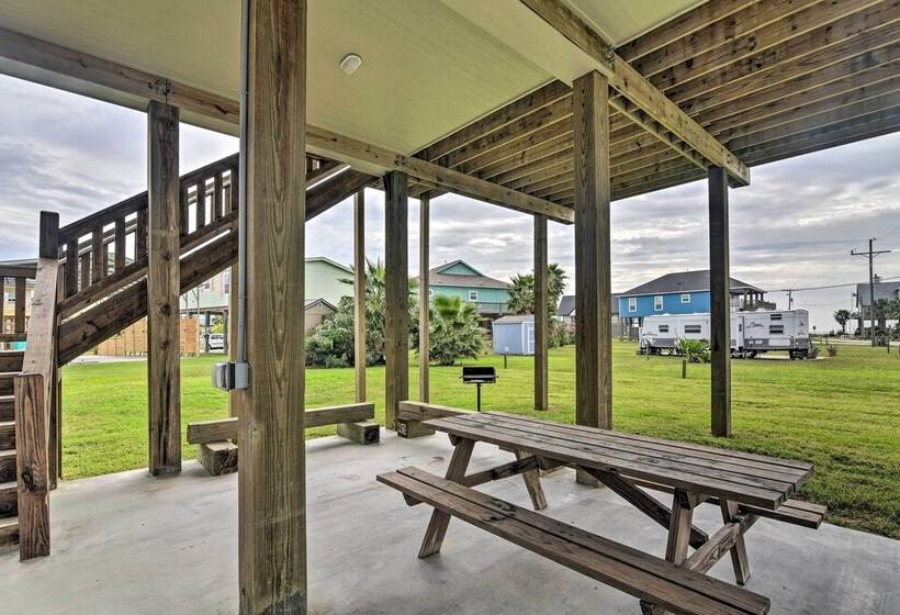 Deck & Ocean Views: Home In Crystal Beach!