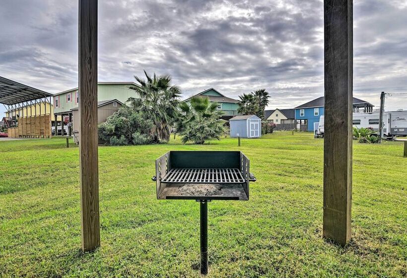 Deck & Ocean Views: Home In Crystal Beach!
