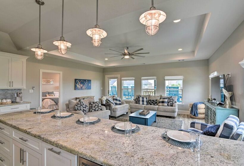 Deck & Ocean Views: Home In Crystal Beach!