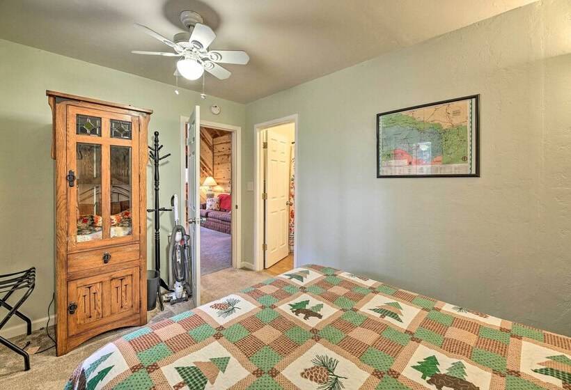 Cute Pinetop Cabin W/ Gas Grill   Hike & Golf!