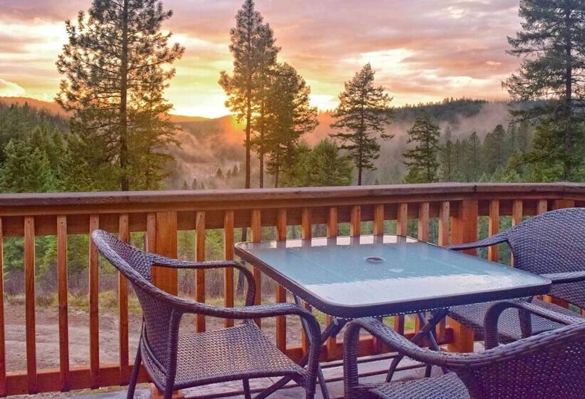 Coeur D Alene Nature Retreat W/ Stunning Views!