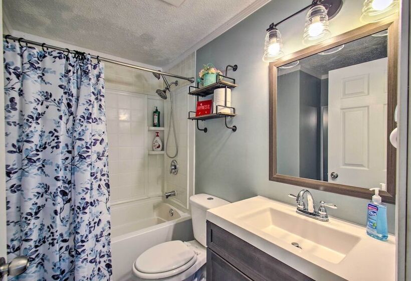 Dog Friendly Fayetteville Home W/ Hot Tub!