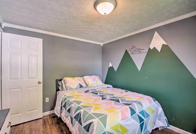 Dog Friendly Fayetteville Home W/ Hot Tub!