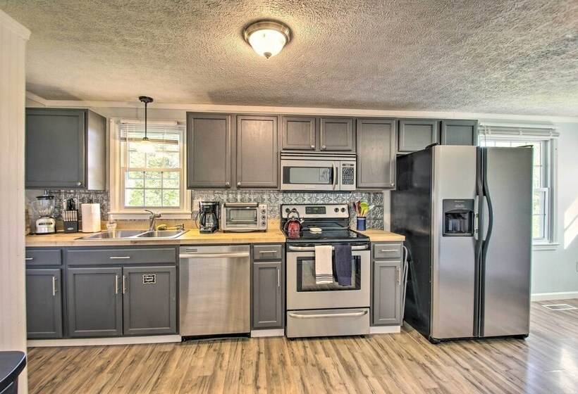 Dog Friendly Fayetteville Home W/ Hot Tub!